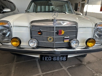 1971 MERCEDES BENS 230 Sedan